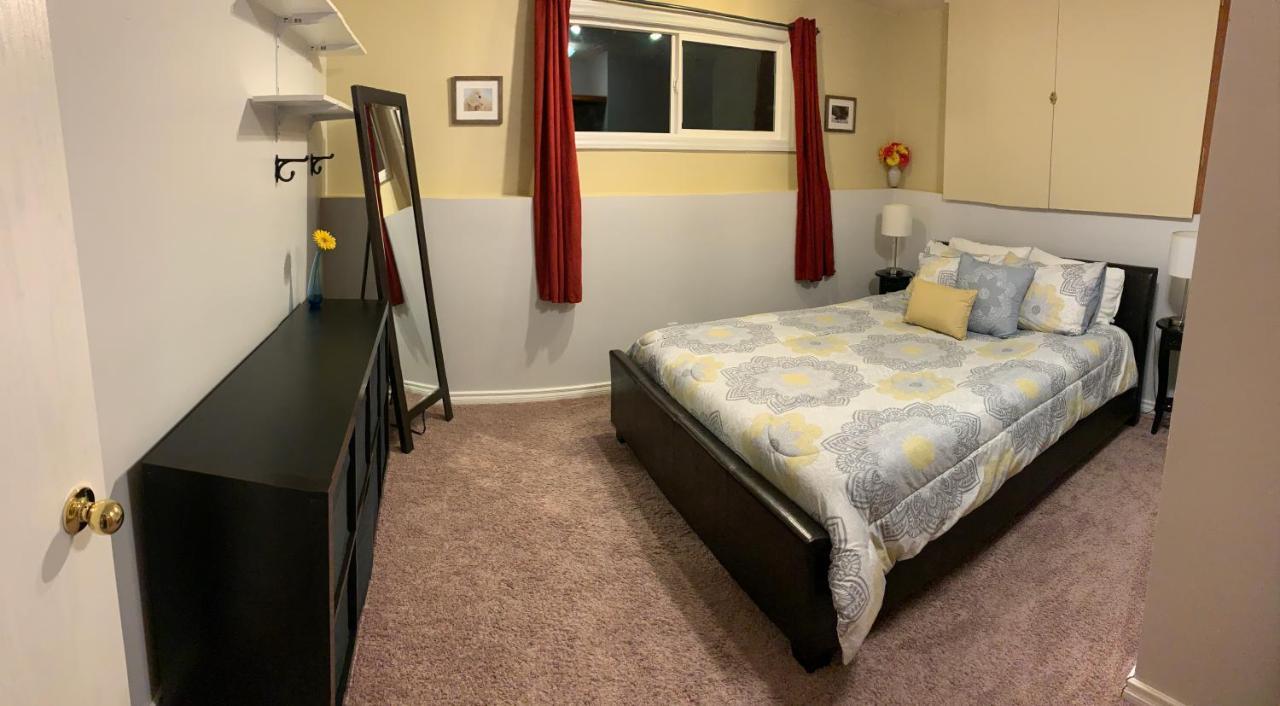 Newly Renovated Basement Suite! レスブリッジ エクステリア 写真