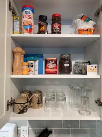 Newly Renovated Basement Suite! レスブリッジ エクステリア 写真